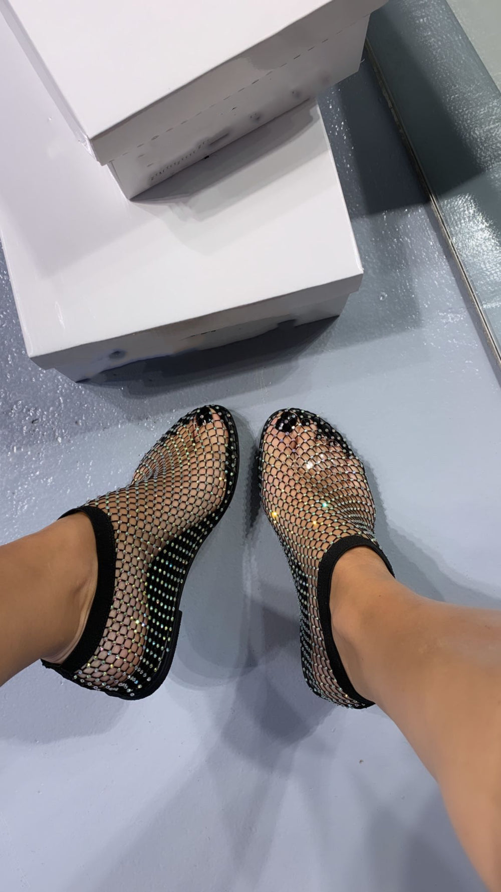 Fashionable shiny sandals